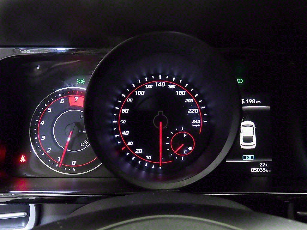 HYUNDAI Avante - Vista 9