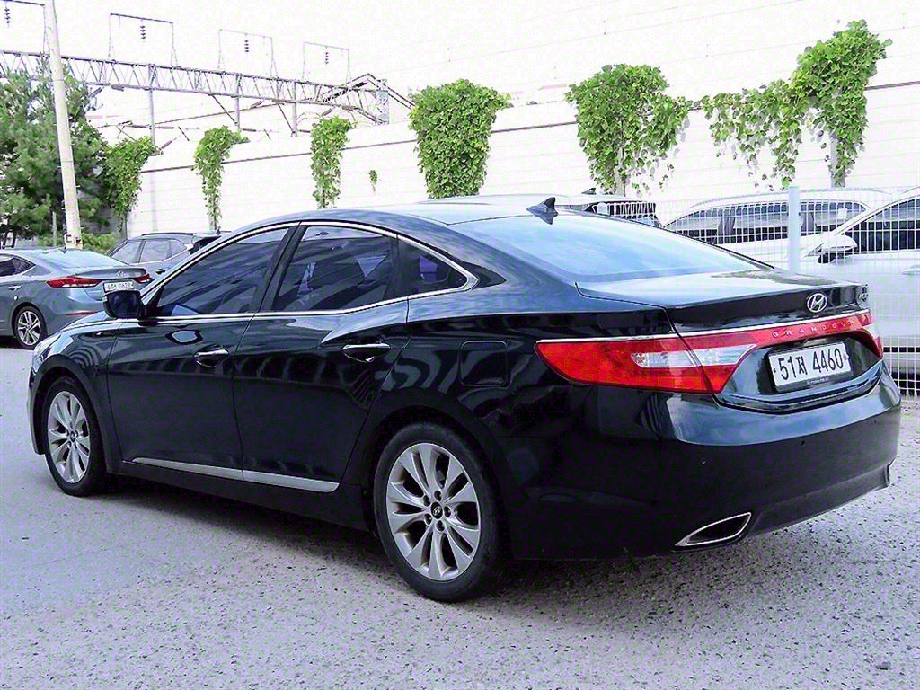 HYUNDAI Grandeur - Vista 3