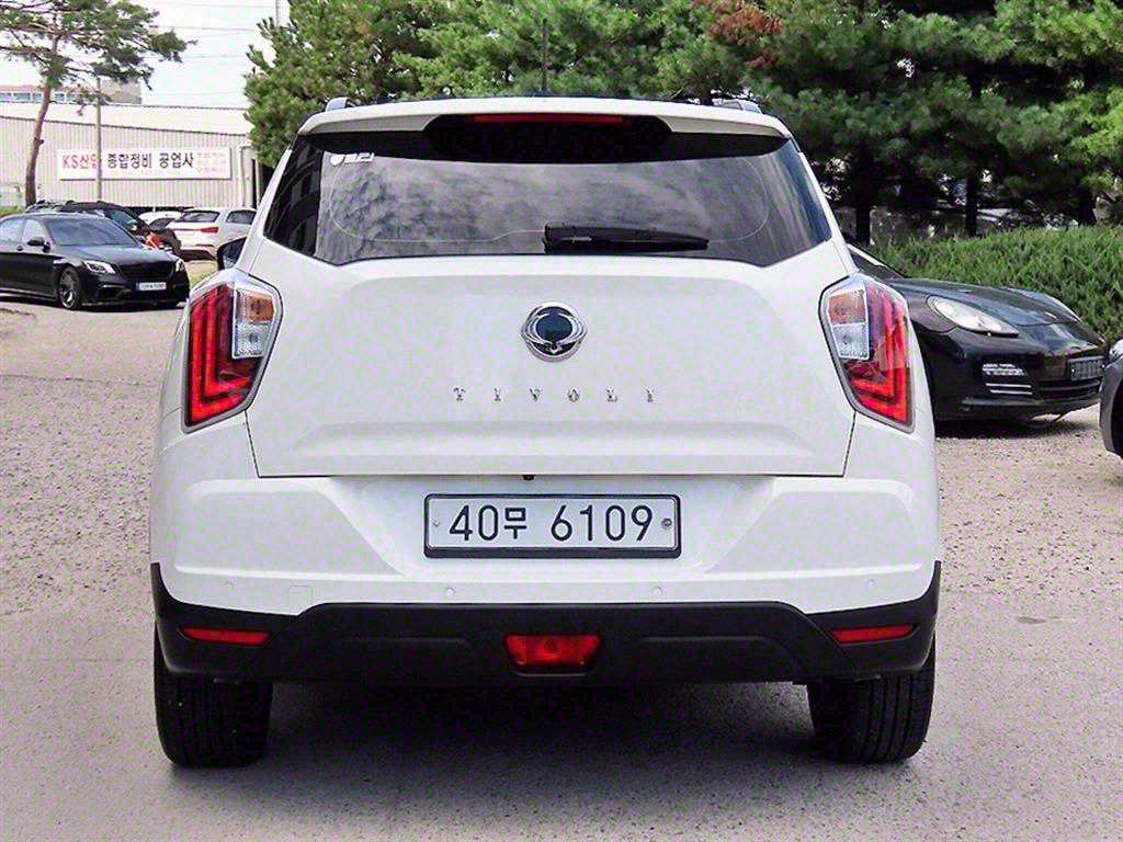 Ssangyong Tivoli - Vista 4