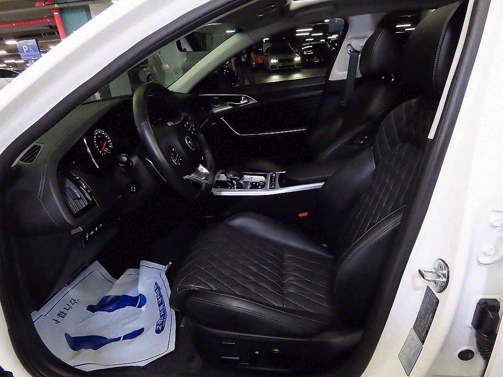 KIA Stinger - Vista 6