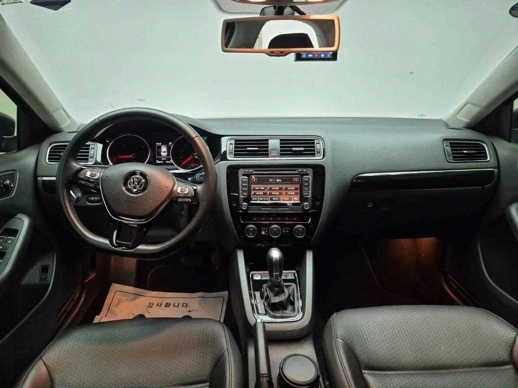 Volkswagen Jetta - Vista 7