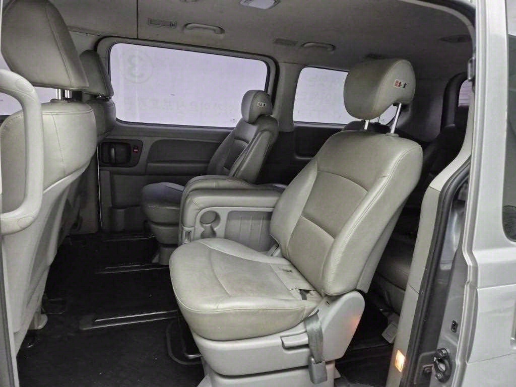 HYUNDAI Starex - Vista 12