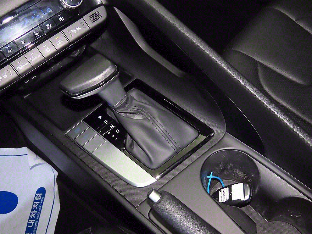 HYUNDAI Avante - Vista 12