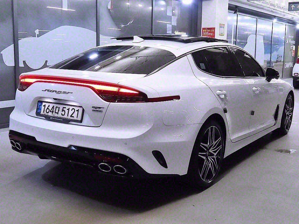 KIA Stinger - Vista 4