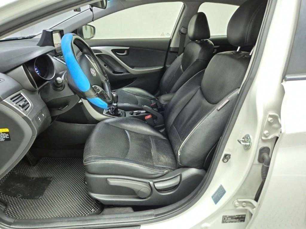 HYUNDAI Avante - Vista 11