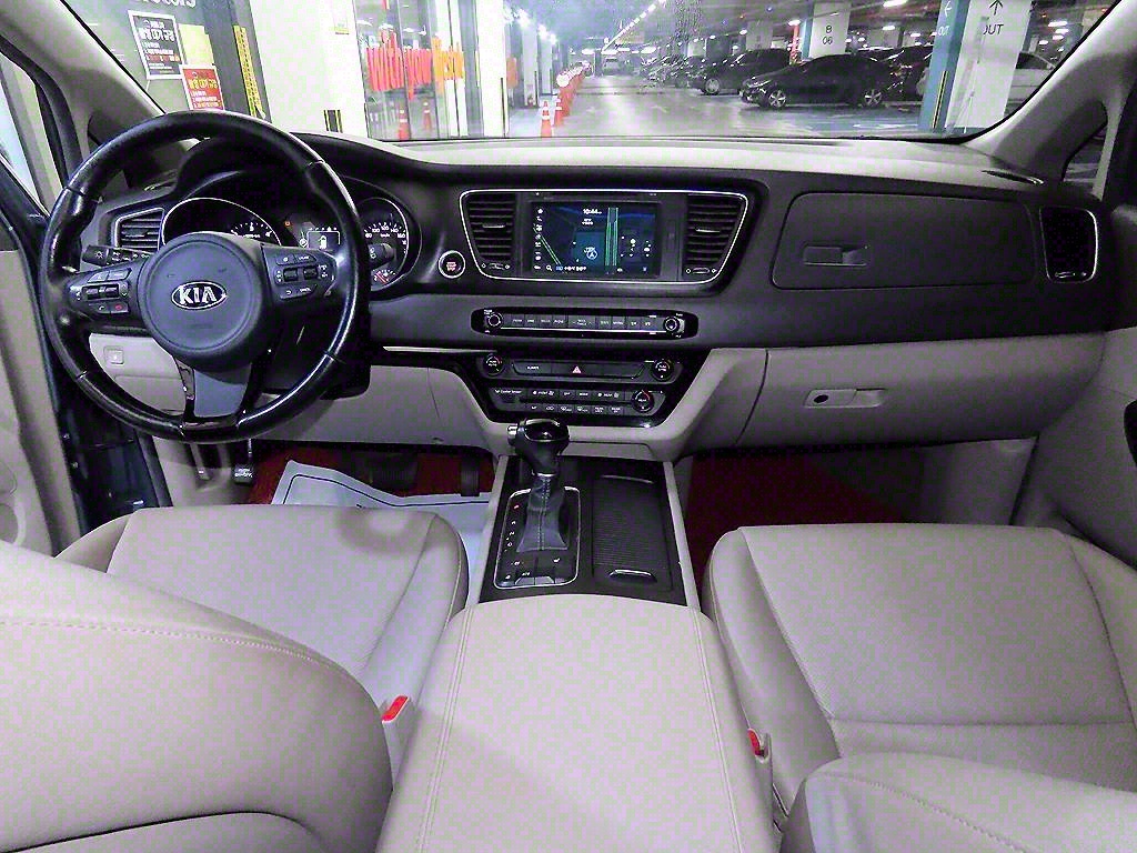 KIA Carnival - Vista 11