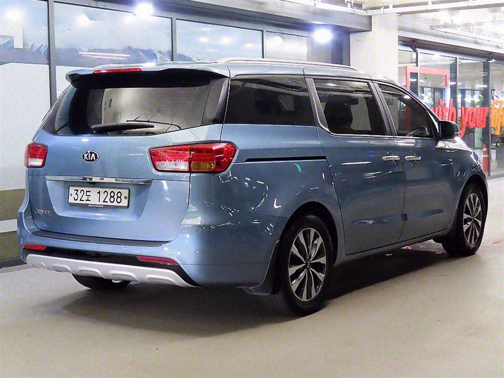 KIA Carnival - Vista 4