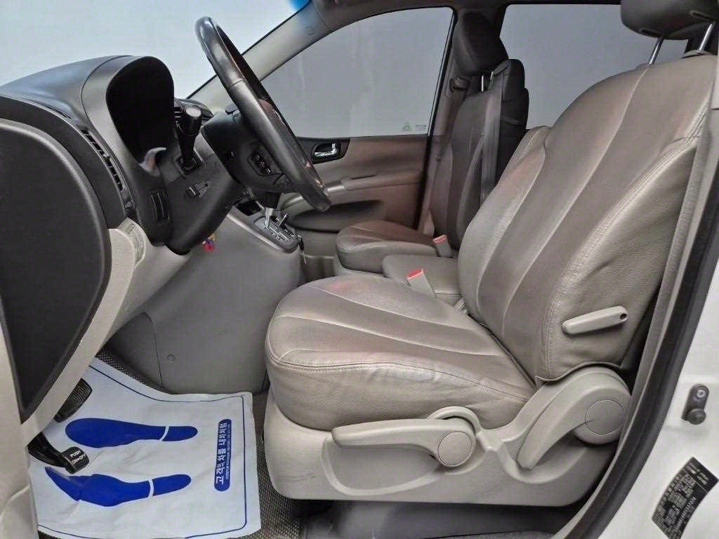 KIA Carnival - Vista 11