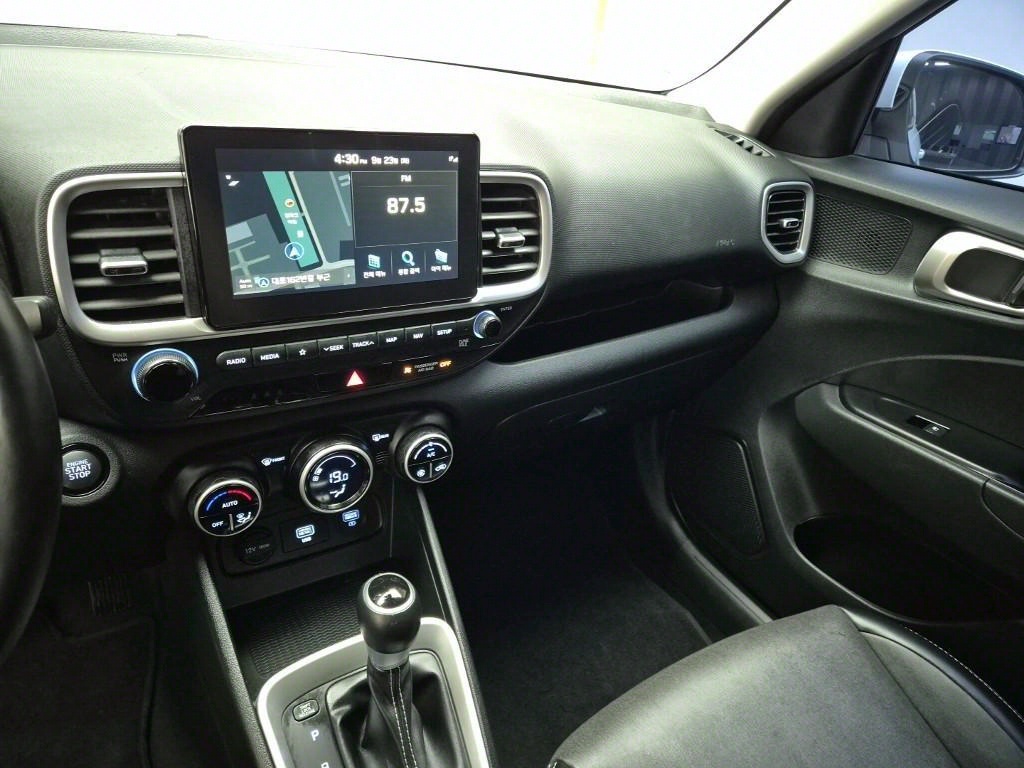 HYUNDAI Venue - Vista 10