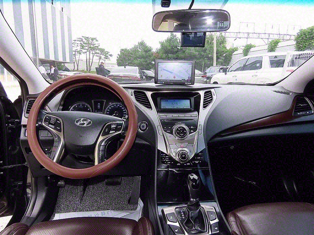 HYUNDAI Grandeur - Vista 7