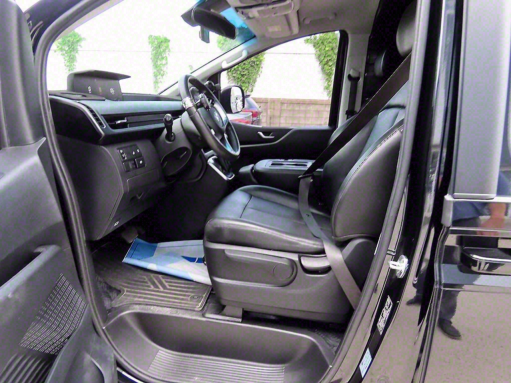 HYUNDAI Staria - Vista 5