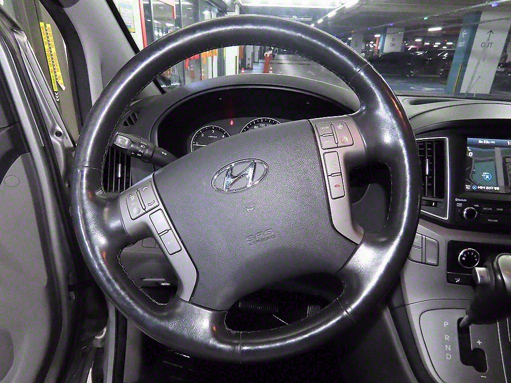 HYUNDAI Starex - Vista 7