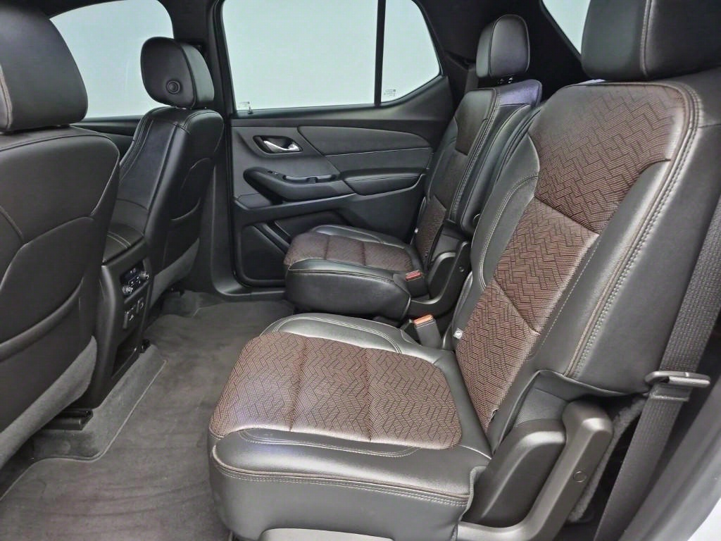 Chevrolet Travers - Vista 12