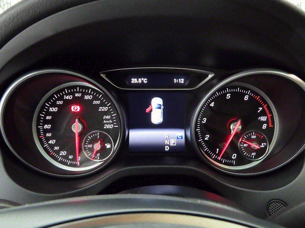 Mercedes Benz GLA Class - Vista 6