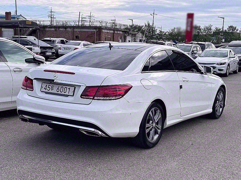 Mercedes Benz E class - Vista 4