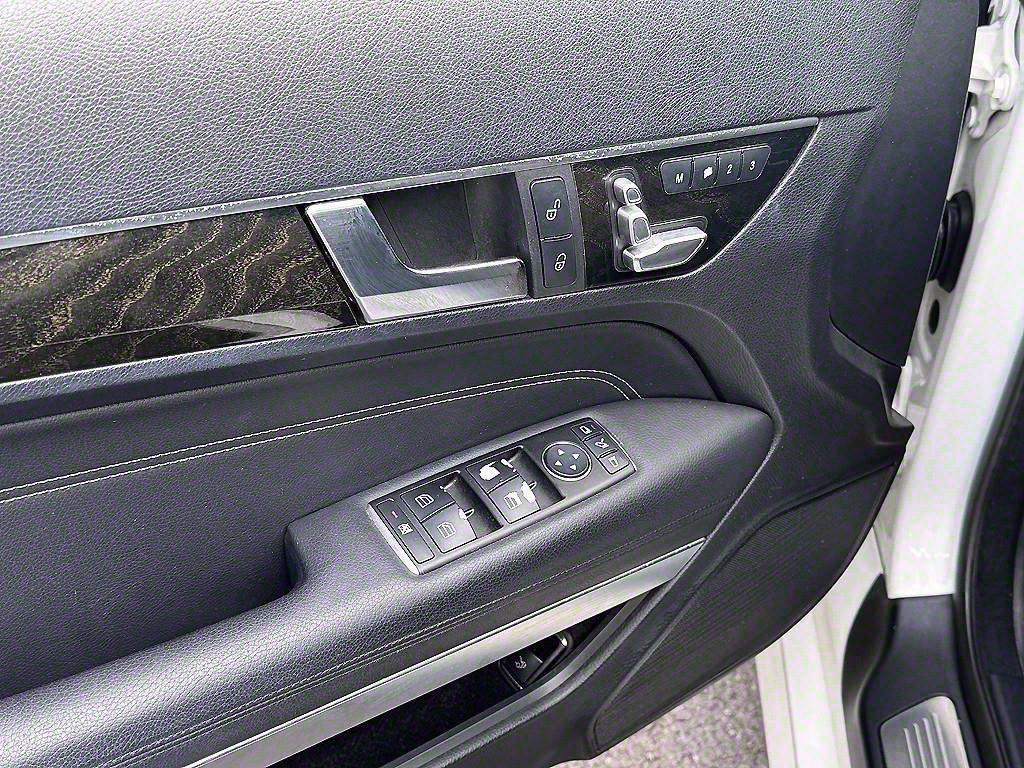 Mercedes Benz E class - Vista 12