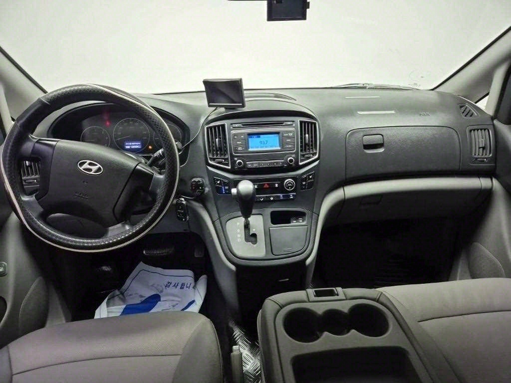 HYUNDAI Starex - Vista 7