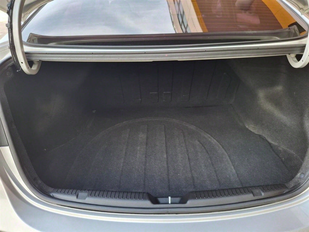 HYUNDAI Avante - Vista 12