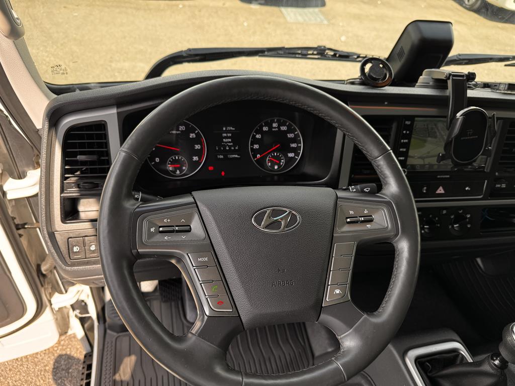 medium and large cargo truck - Vista 12