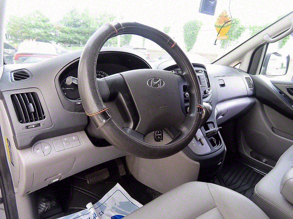 HYUNDAI Starex - Vista 7