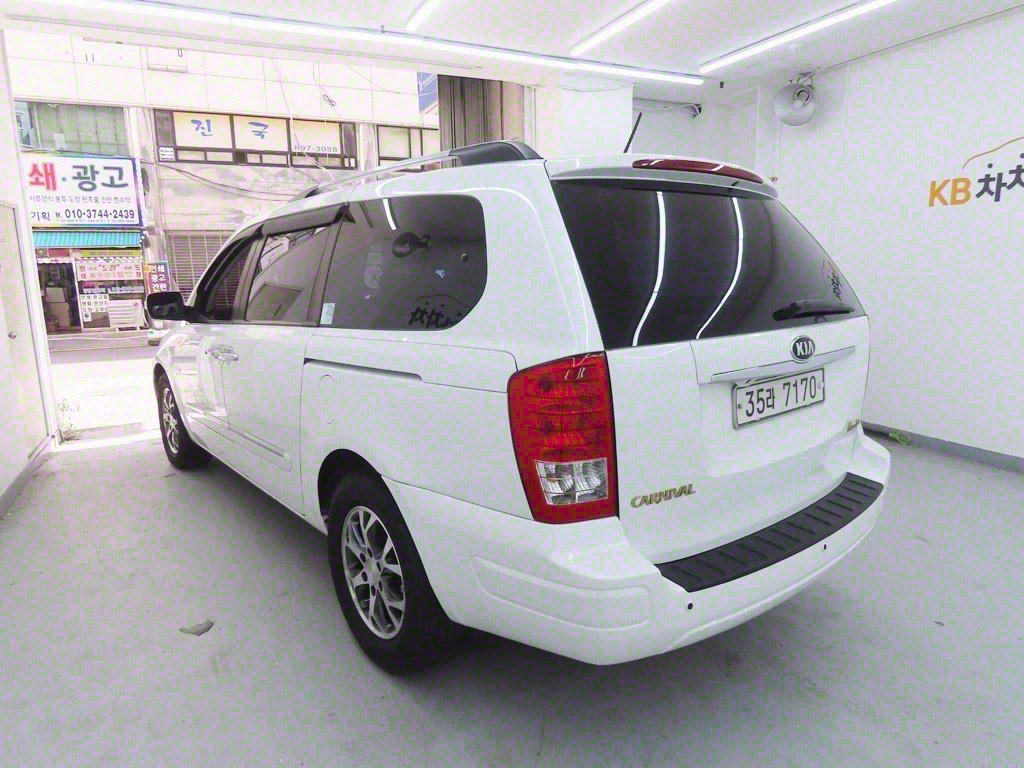 KIA Carnival - Vista 4