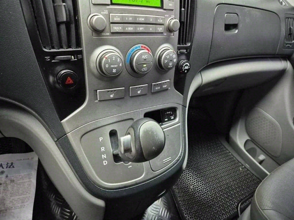 HYUNDAI Starex - Vista 8