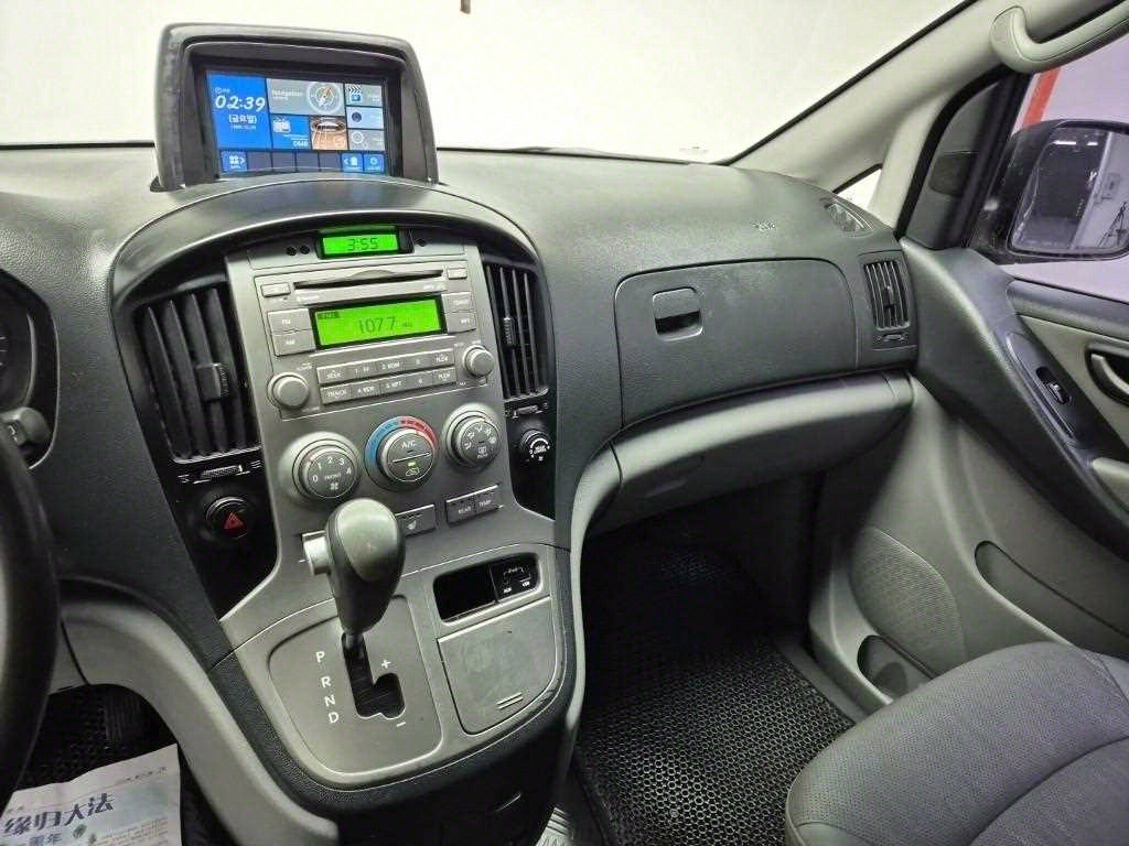 HYUNDAI Starex - Vista 10