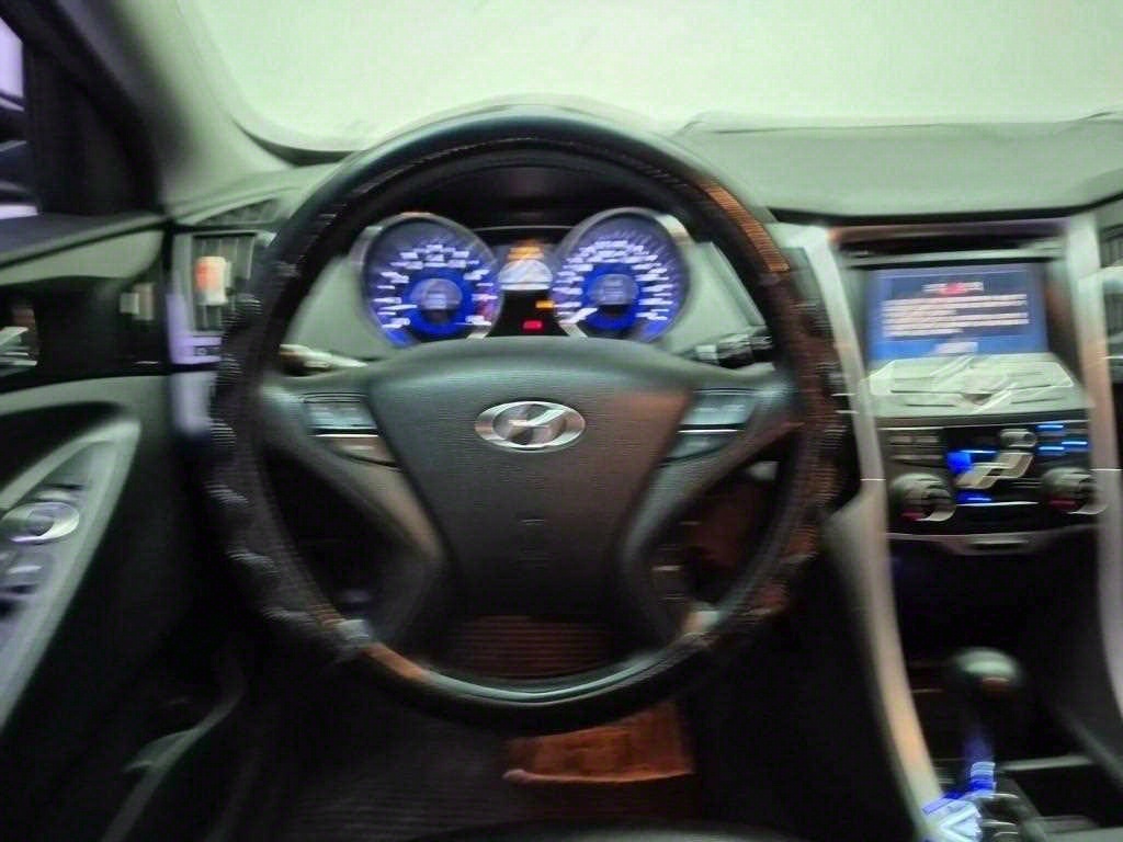 HYUNDAI Sonata - Vista 9