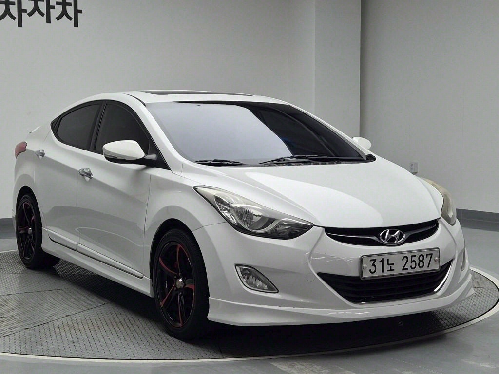 HYUNDAI Avante - Vista 4