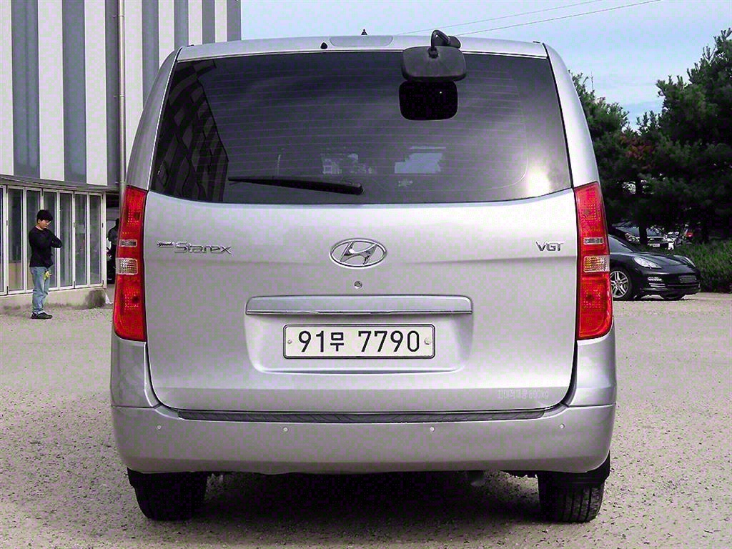 HYUNDAI Starex - Vista 4
