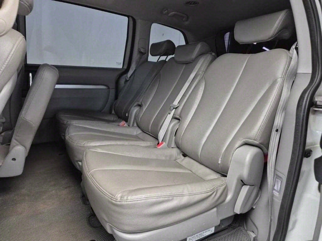 KIA Carnival - Vista 12