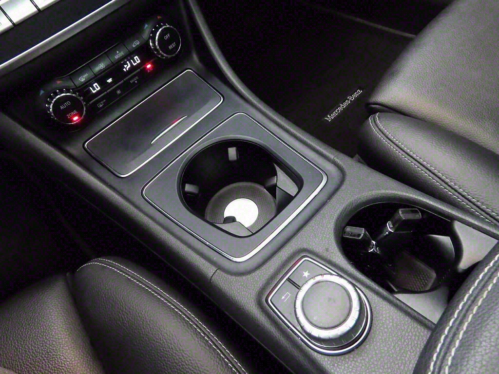 Mercedes Benz GLA Class - Vista 12