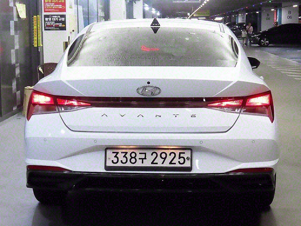 HYUNDAI Avante - Vista 5