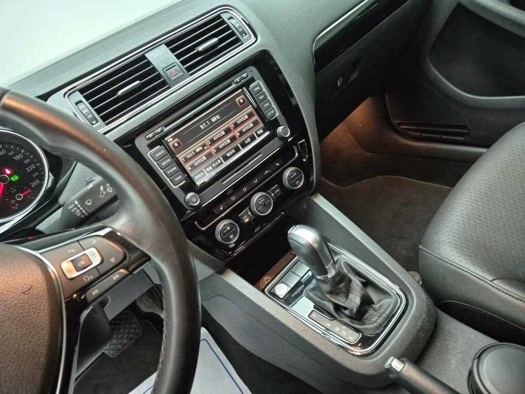 Volkswagen Jetta - Vista 10