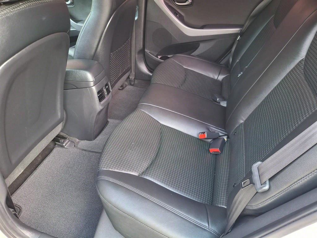 HYUNDAI Avante - Vista 10