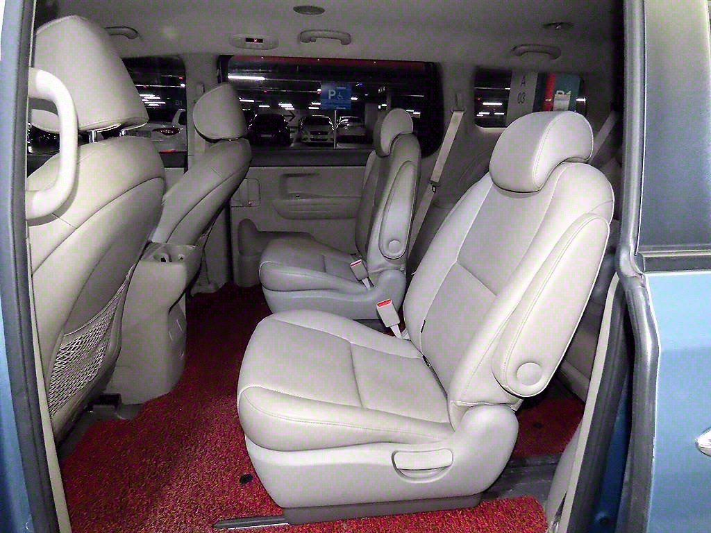 KIA Carnival - Vista 7