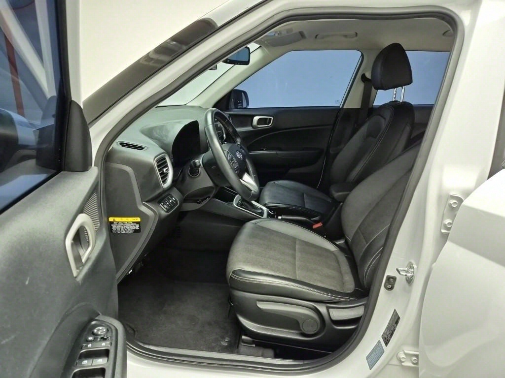 HYUNDAI Venue - Vista 11