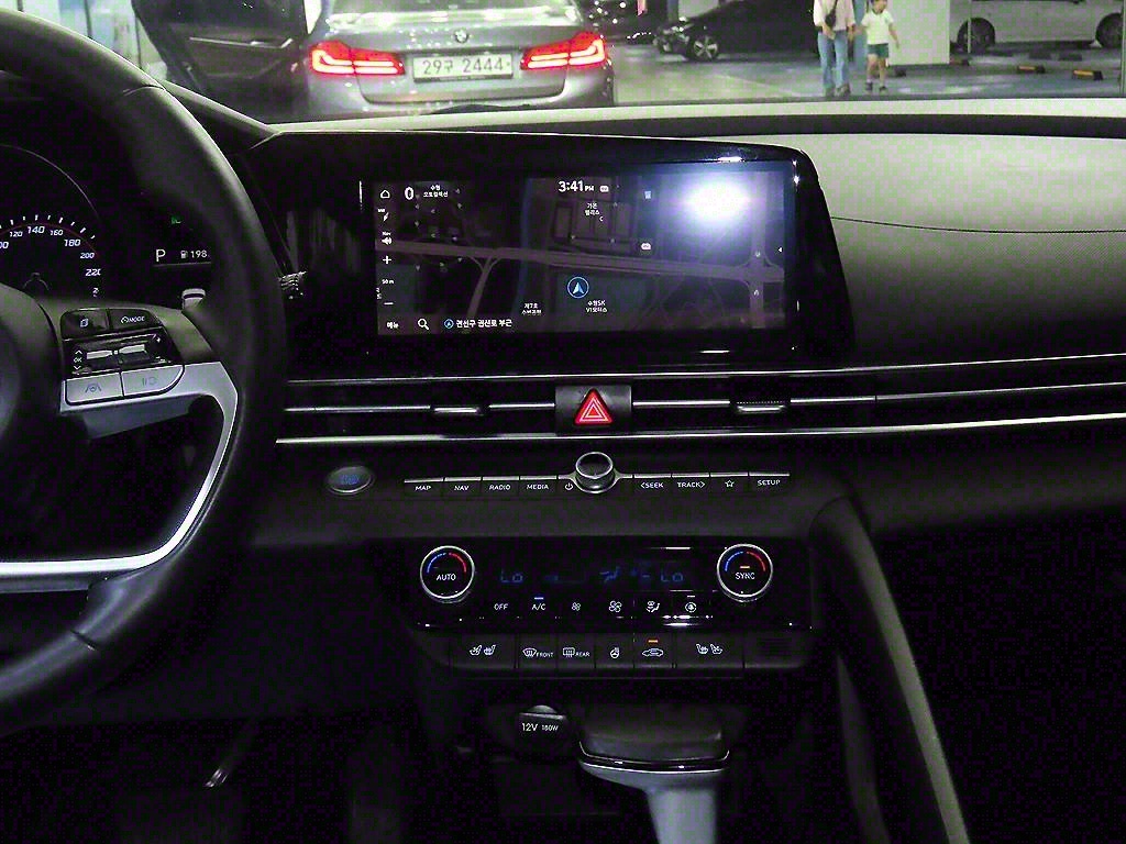 HYUNDAI Avante - Vista 11