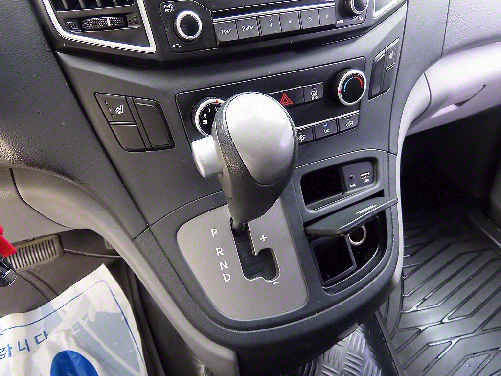 HYUNDAI Starex - Vista 10