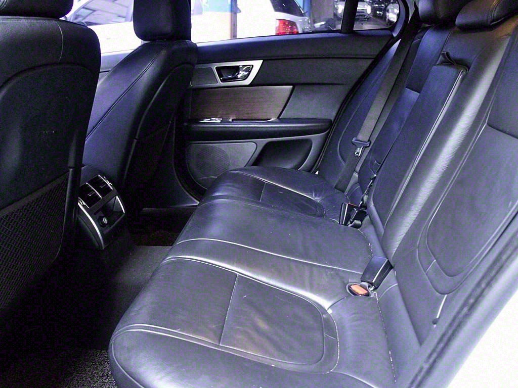 Jaguar XF - Vista 11