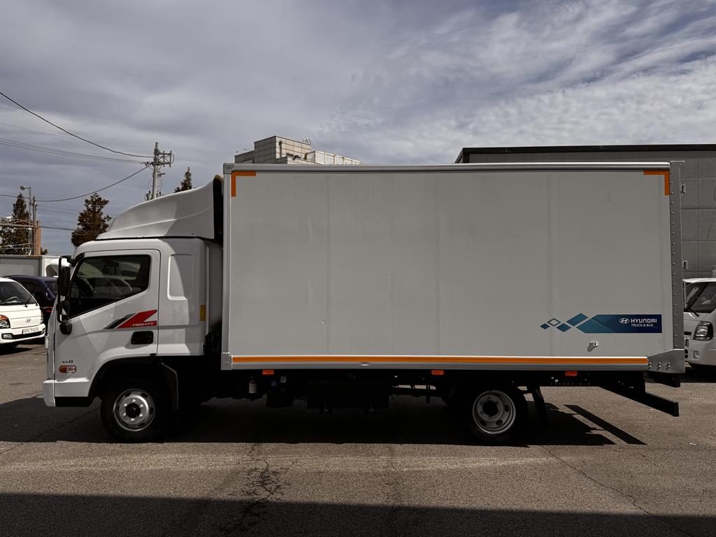 medium and large cargo truck - Vista 5