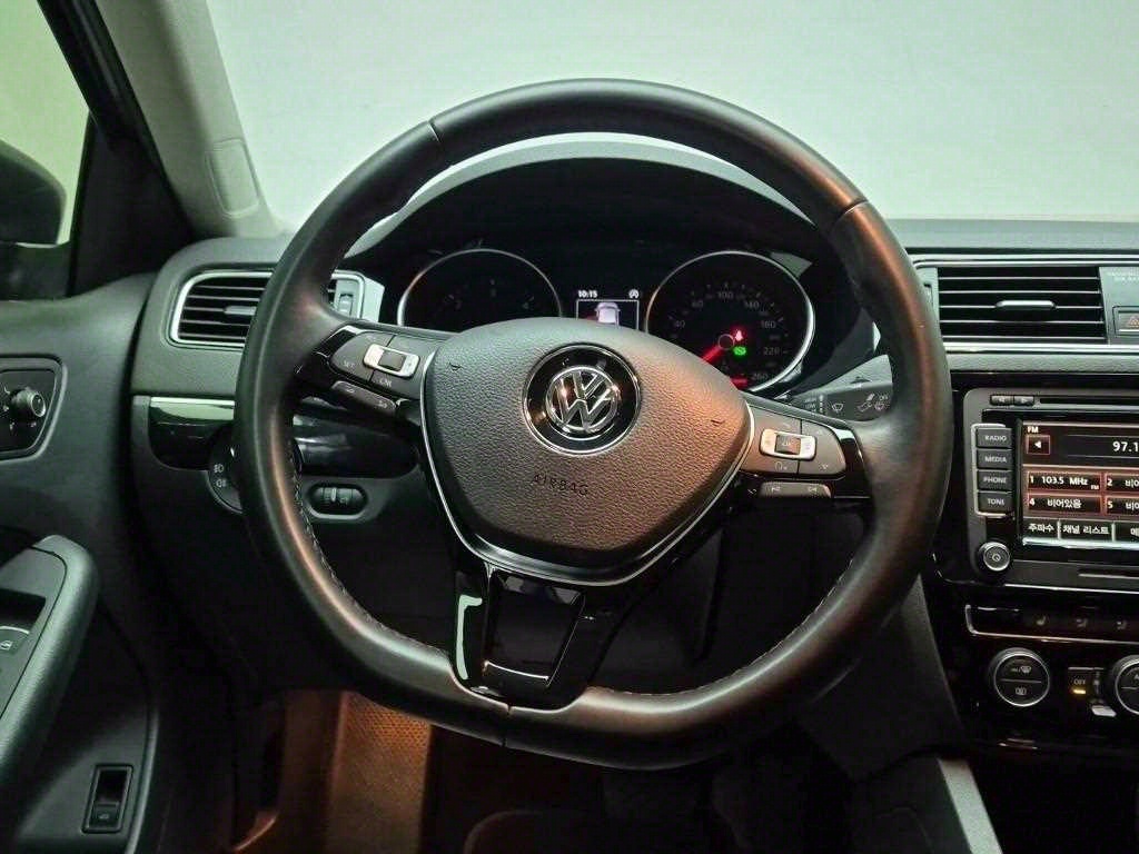 Volkswagen Jetta - Vista 9