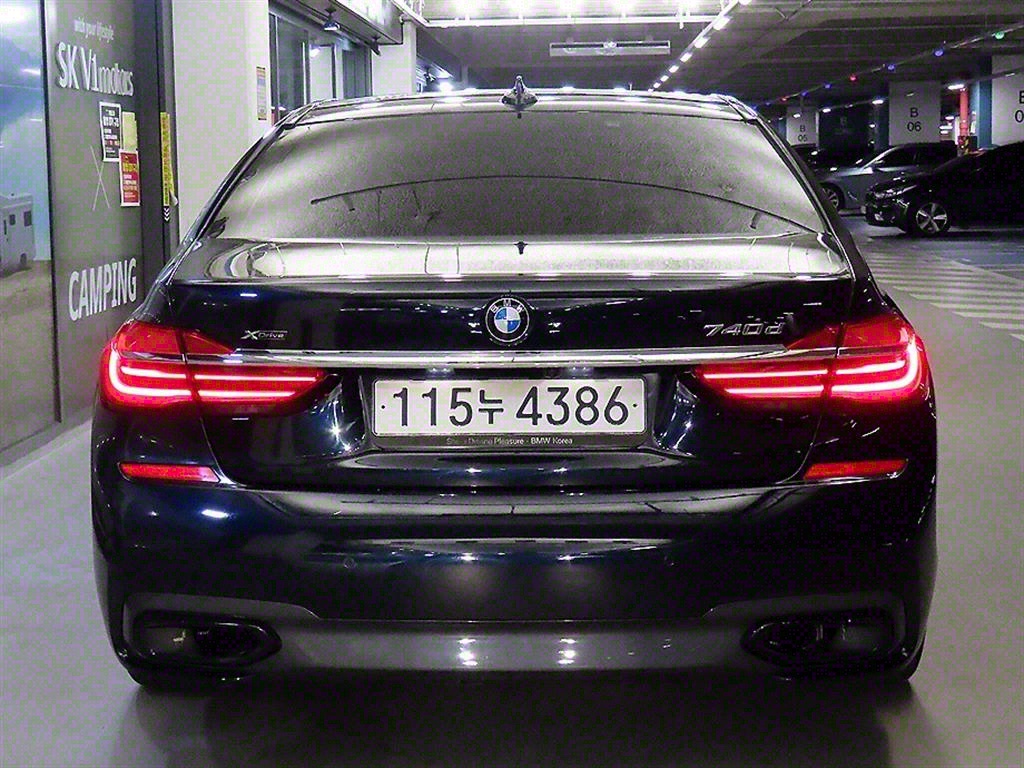 BMW 7 Series - Vista 5