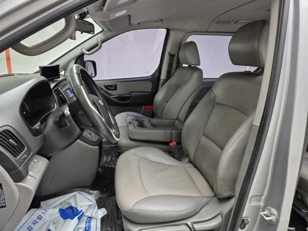 HYUNDAI Starex - Vista 11