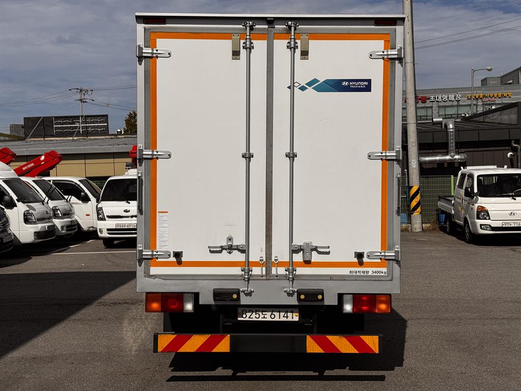 medium and large cargo truck - Vista 7