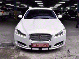 Jaguar XF - Vista 4