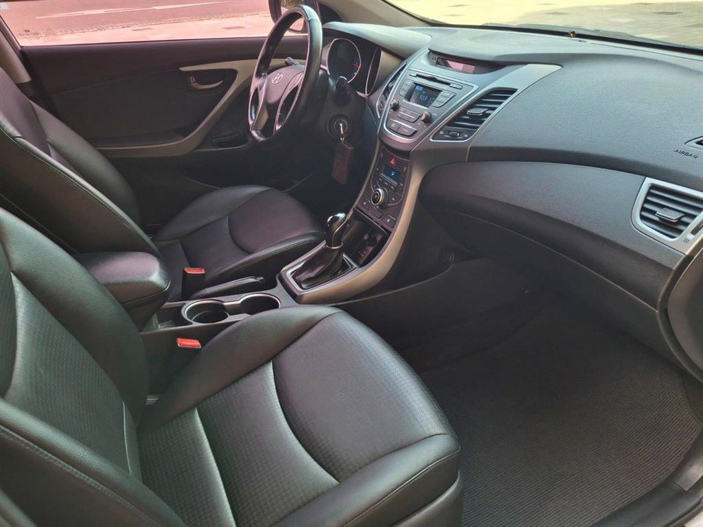 HYUNDAI Avante - Vista 11