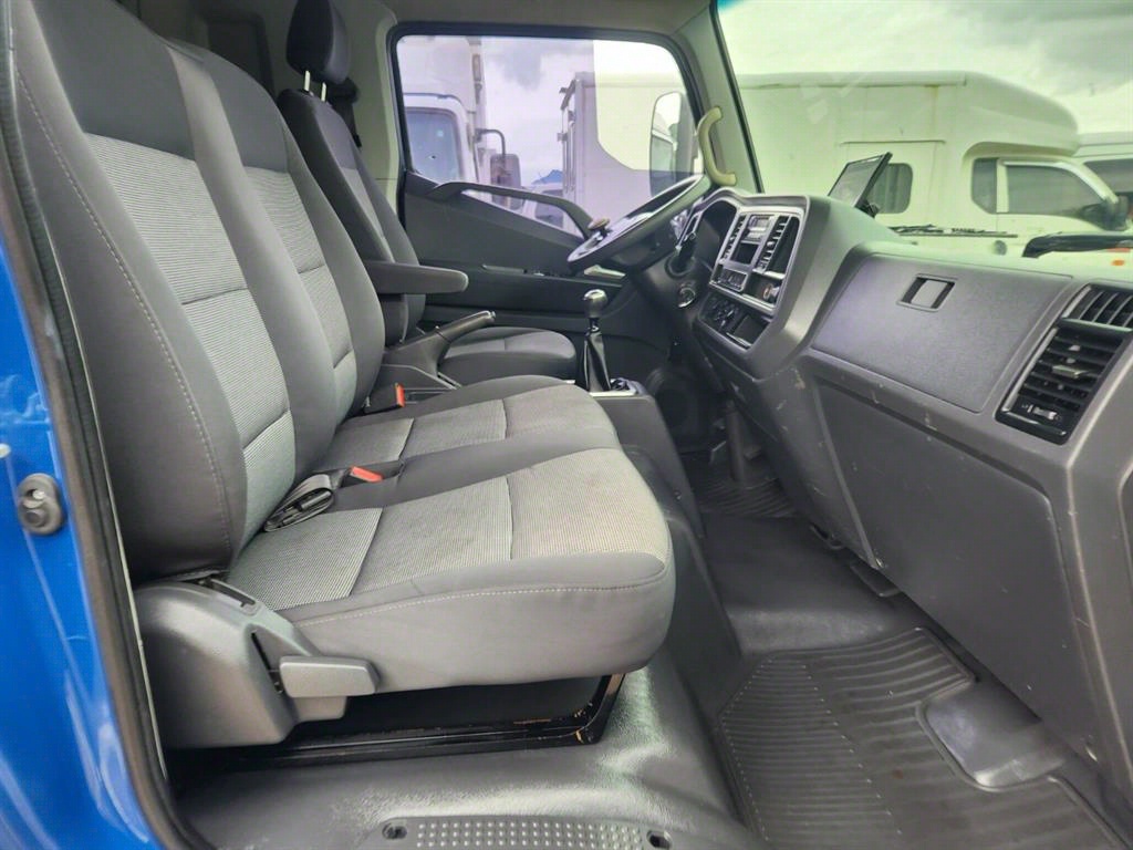 medium and large cargo truck - Vista 12