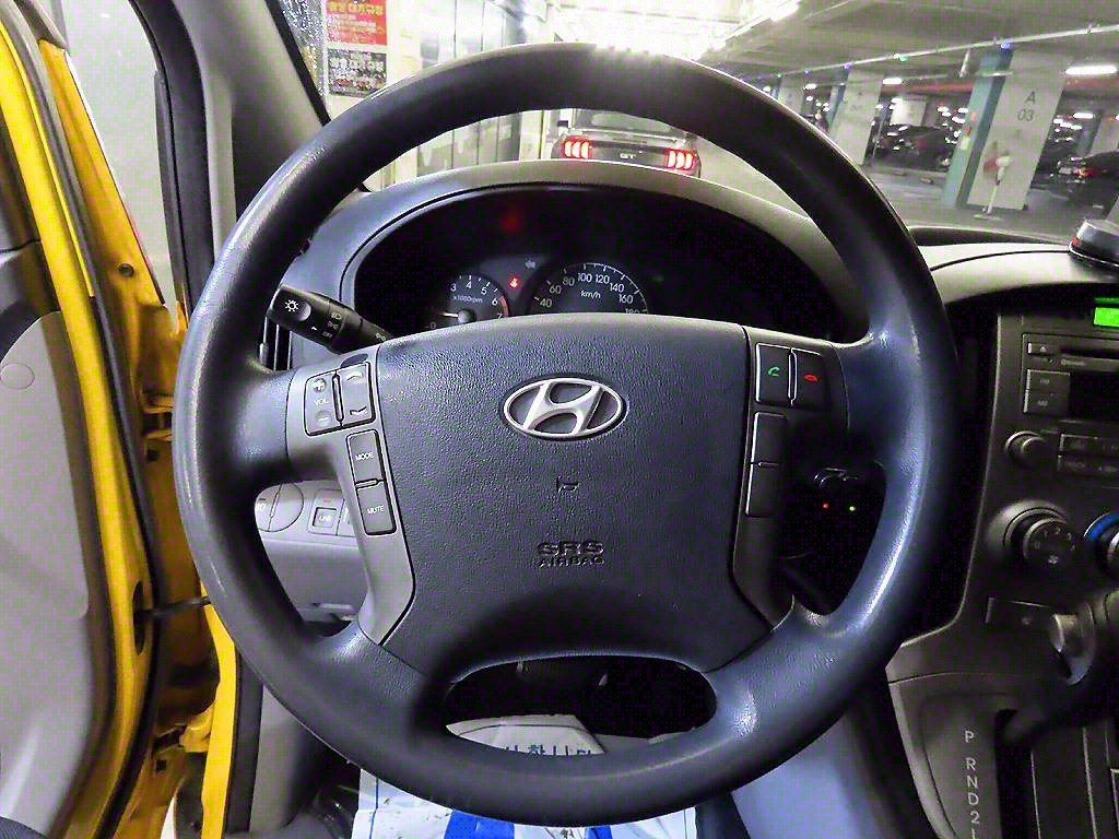 HYUNDAI Starex - Vista 8