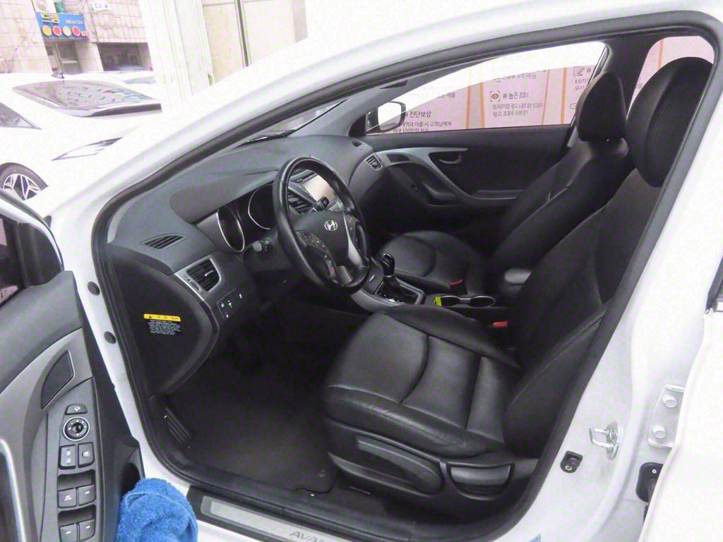 HYUNDAI Avante - Vista 5